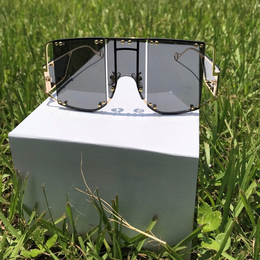 NWT- black super hot sunglasses